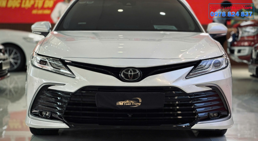 Toyota Camry 2.0Q 2021