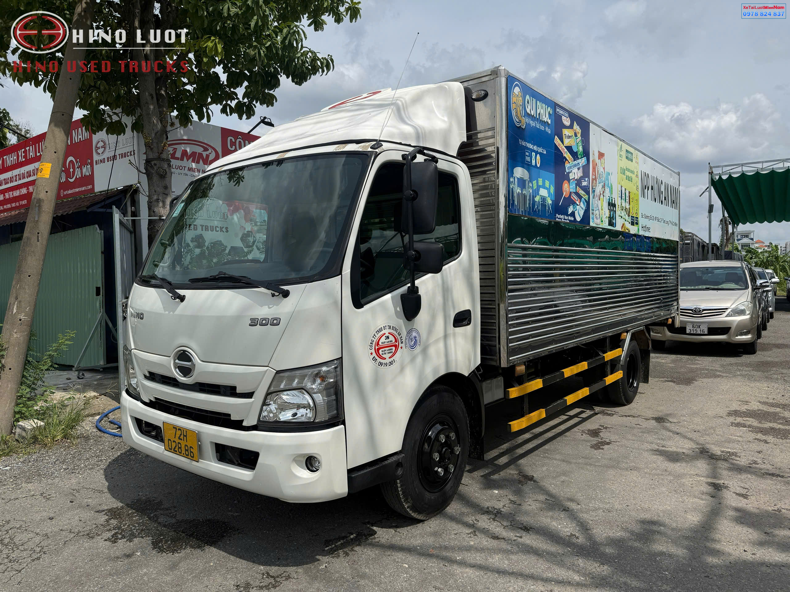 Xe Thùng Kín Hino XZU720L 3.49 Tấn Đời 2023